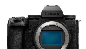 Lumix FZ50 czy Lumix FZ300? Kluczowe różnice w aparatach Panasonic Lumix