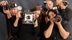 Ile naprawdę zarabia profesjonalny fotograf? Odkryj zaskakujące fakty!