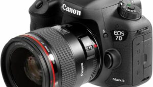 Canon 7D w 2023 roku: Czy starsze lustrzanki nadal mają sens? Analiza decyzji zakupowej.